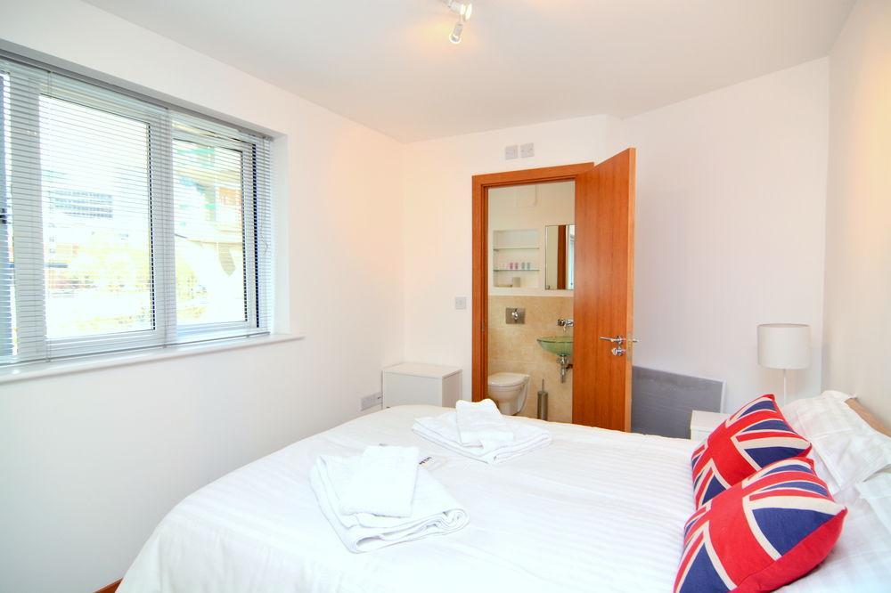 Apartment Wharf - Cuba Street Лондон Екстериор снимка